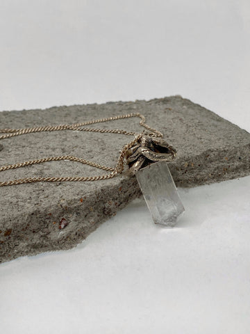 AMOR & ROSAS COLLAR TOTEM QUARTZ