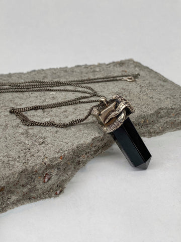 AMOR & ROSAS COLLAR TOTEM ONIX