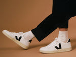 VEJA V10 LEATHER EXTRA WHITE BLACK MAN
