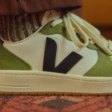 VEJA V10 LEATH WHITE BLACK KIWI MAN