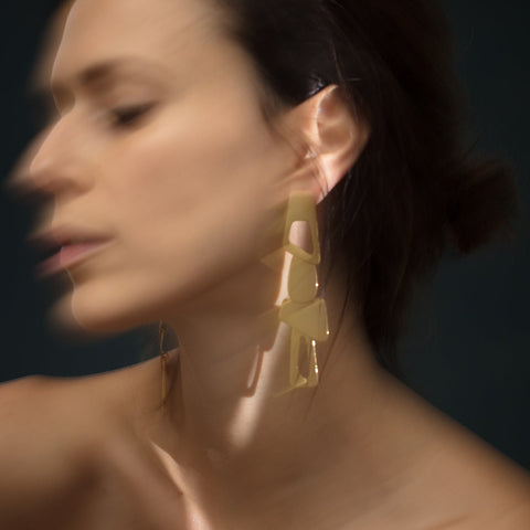 METRIC ARA GOLD EARRINGS 